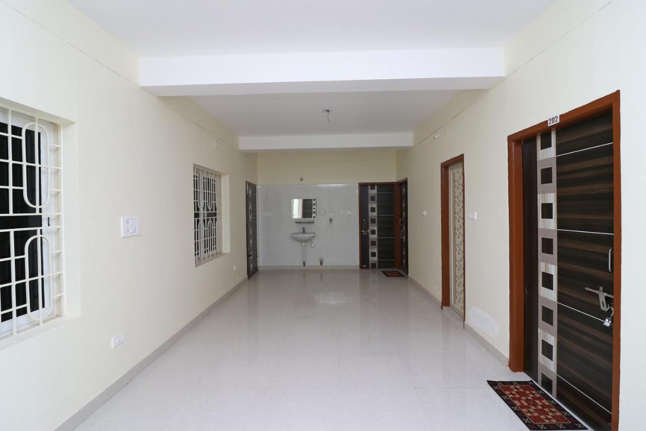 Oyo Hotel Ayush Palace Cuttack Exterior foto