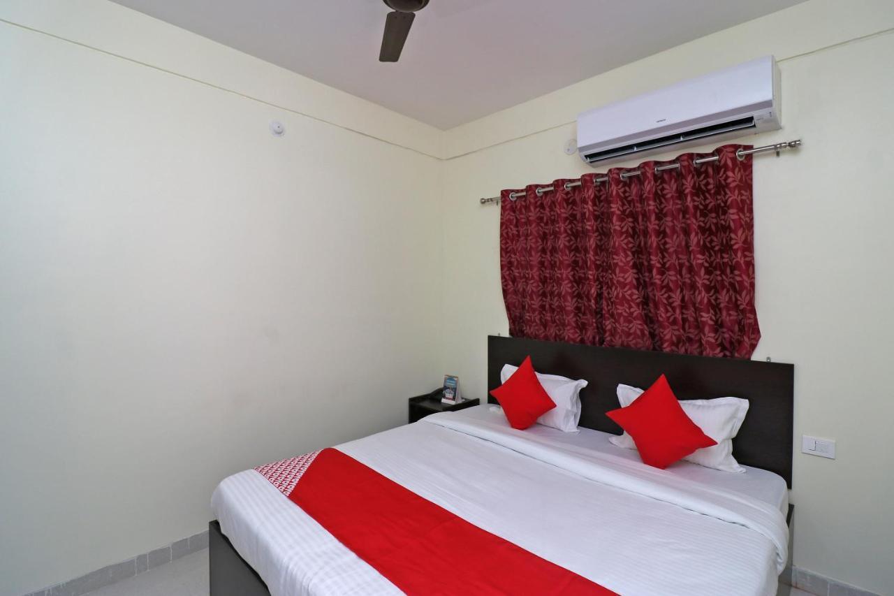 Oyo Hotel Ayush Palace Cuttack Exterior foto