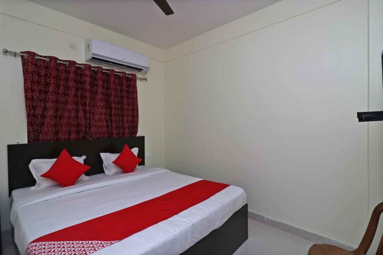 Oyo Hotel Ayush Palace Cuttack Exterior foto